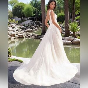 Elegant White Lace Wedding Dress